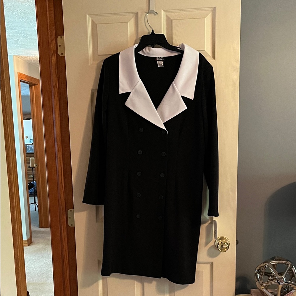 NWT Black and White Double-breasted Long Sleeve Dress